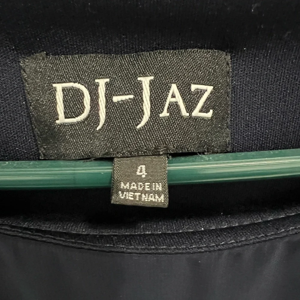 DJ-JAZ cocktail dress in NAVY BLUE size 4 beaded scalloped edge cocktail dress